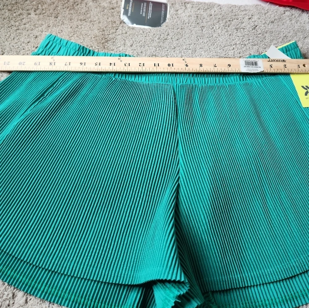Women's XXL Mid Rise Micro Green Pleated Shorts - All In Motion